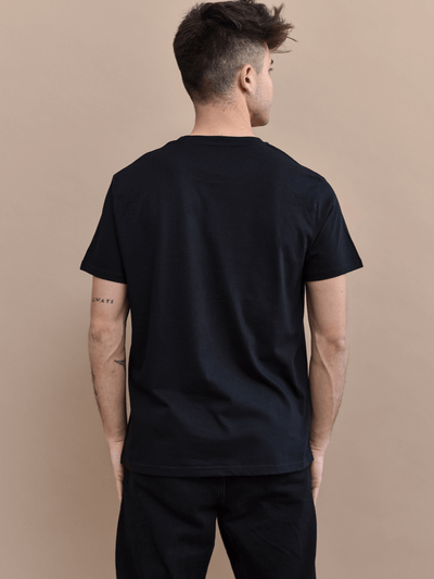 T-shirt essential nera Limitlex stampa logo lato cuore.