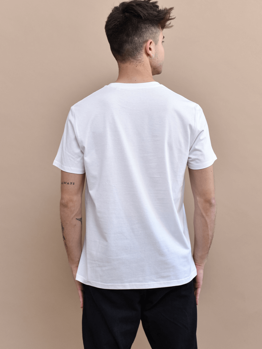 T-shirt essential bianca Limitlex stampa logo lato cuore.