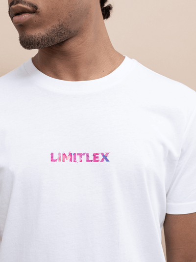 Zoom t-shirt essential bianca con scritta Limitlex sul petto.